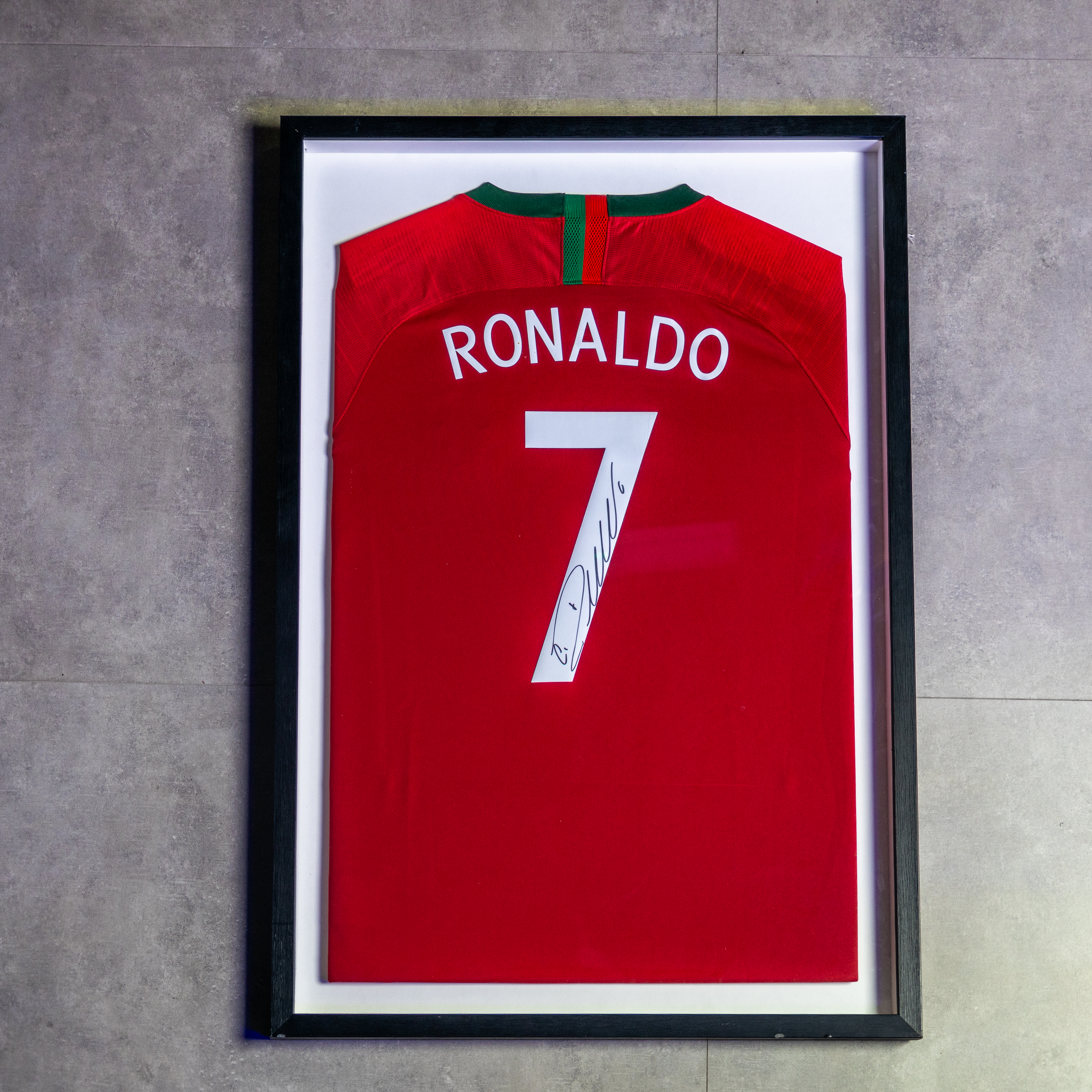 imoodini-Cristiano Ronaldo Signed Jersey (Portugal)