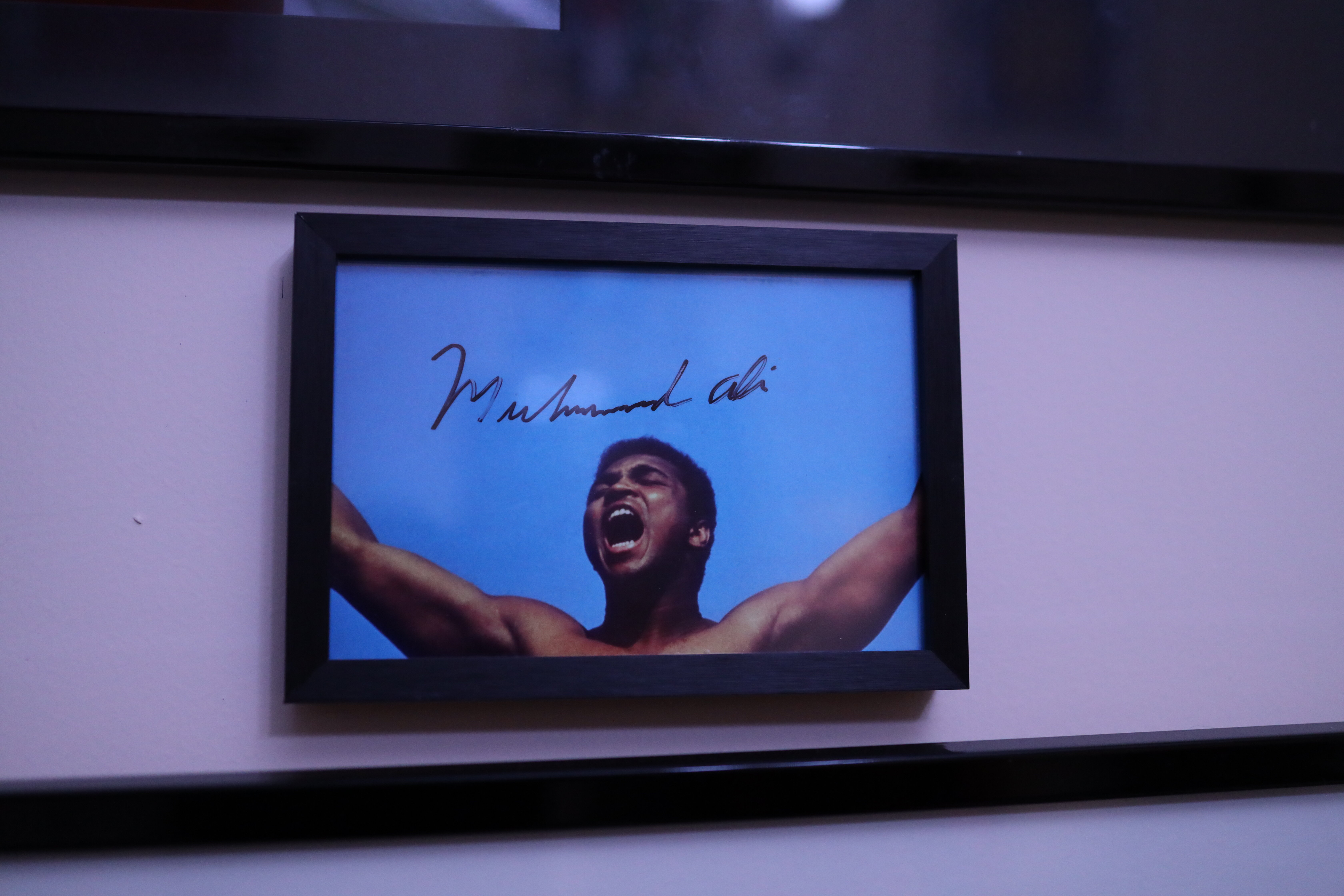 imoodini-Muhammad Ali Signed Photograph with Certificate of Authenticity