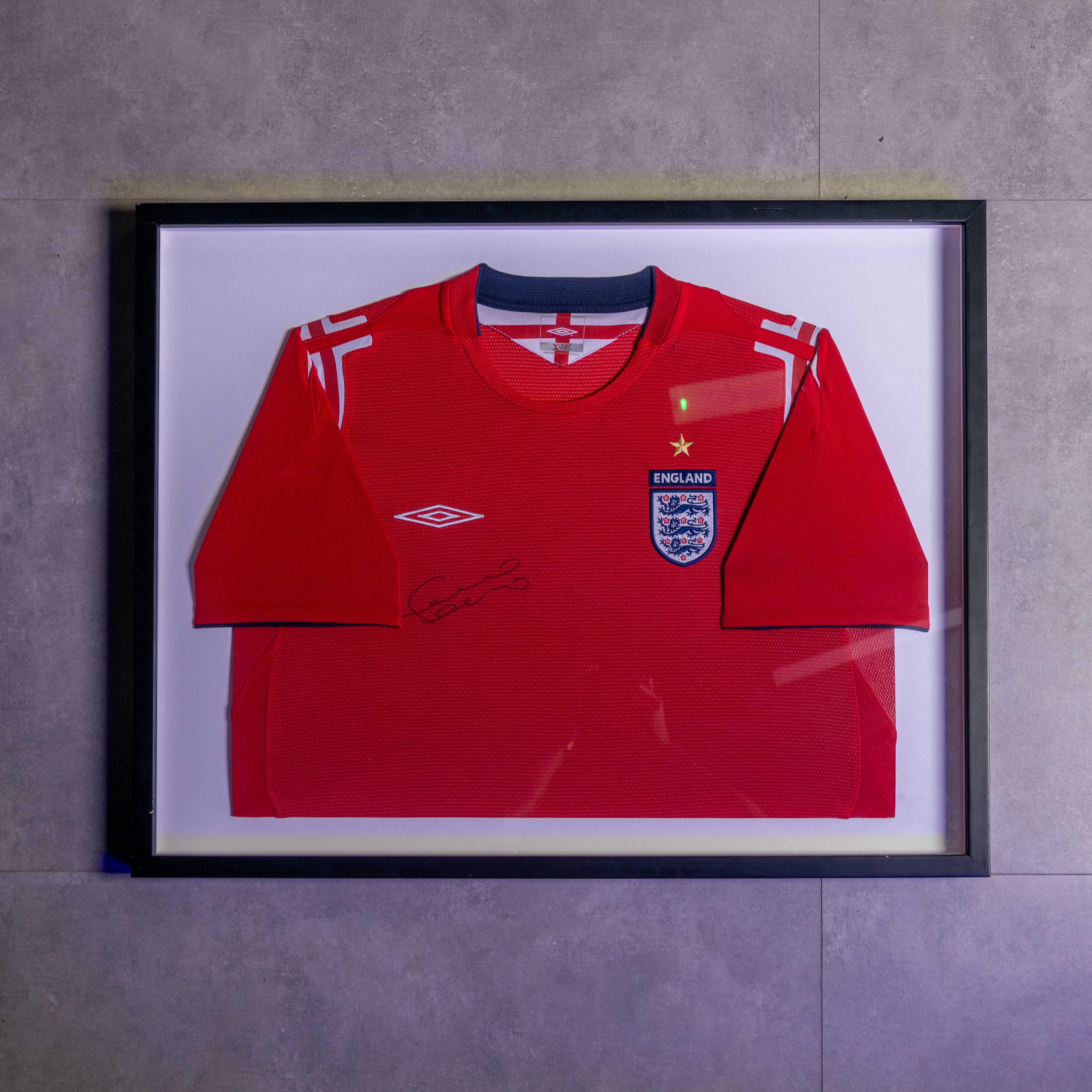 imoodini-Frank Lampard Signed England Jersey